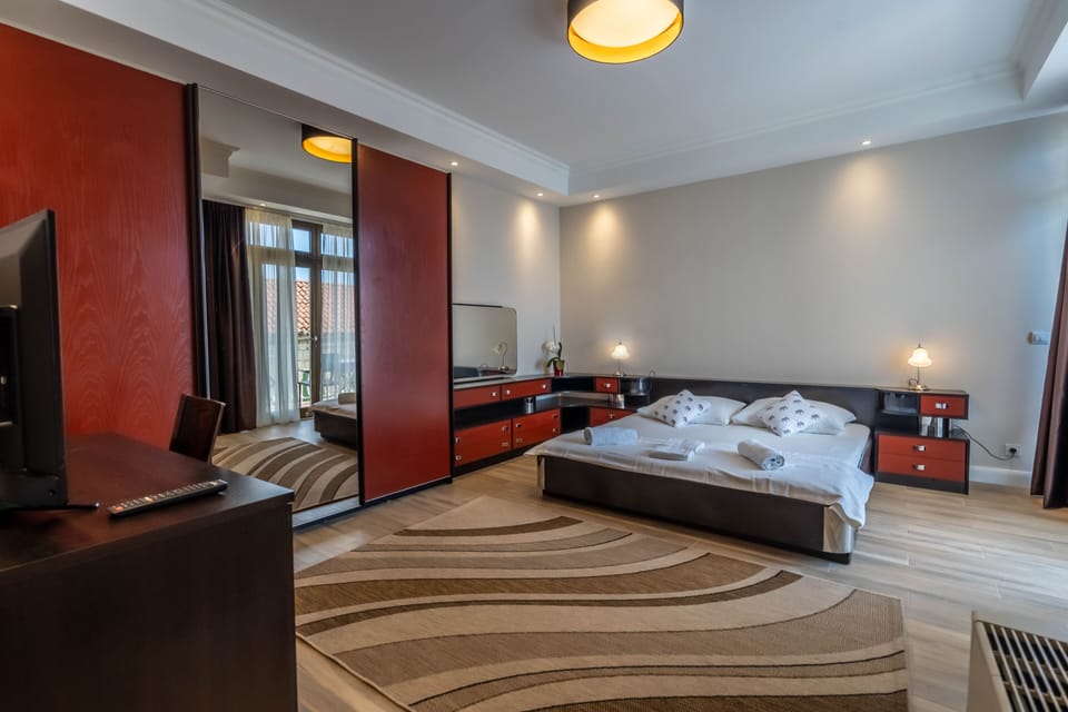 Double Room, Balcony, Sea View | Desk, soundproofing, iron/ironing board, free cribs/infant beds