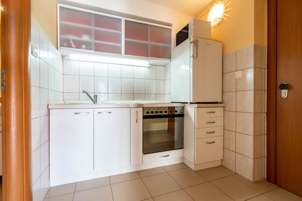 Studio, Garden View | Private kitchen | Electric kettle