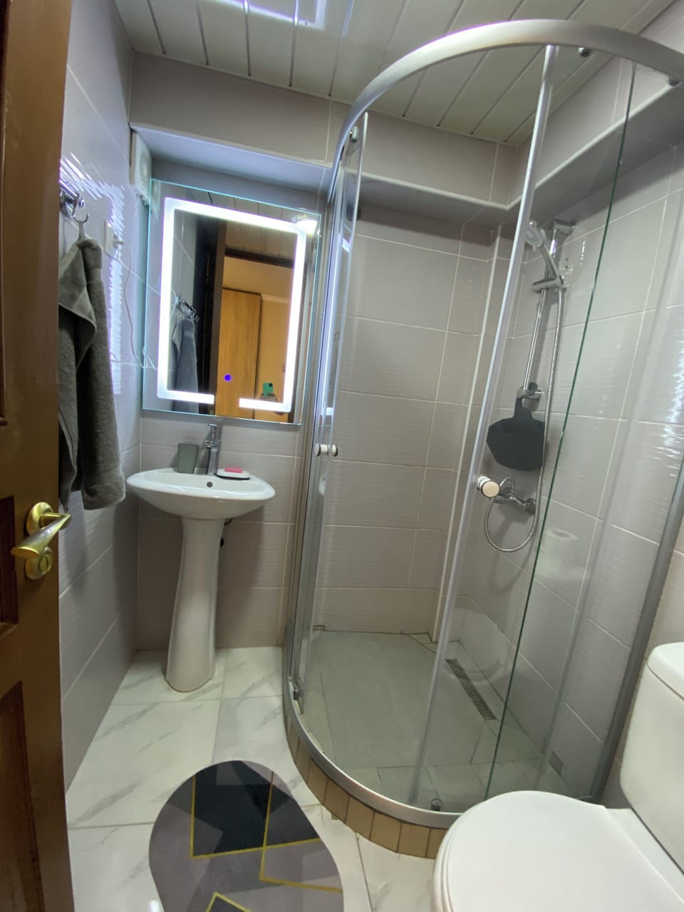 Standard Double Room, 1 Double Bed | Bathroom | Shower, free toiletries, slippers