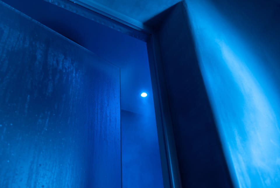 Honeymoon Suite with Private Heated Plunge Pool & Caldera View | Bathroom | Shower, hydromassage showerhead, free toiletries, hair dryer