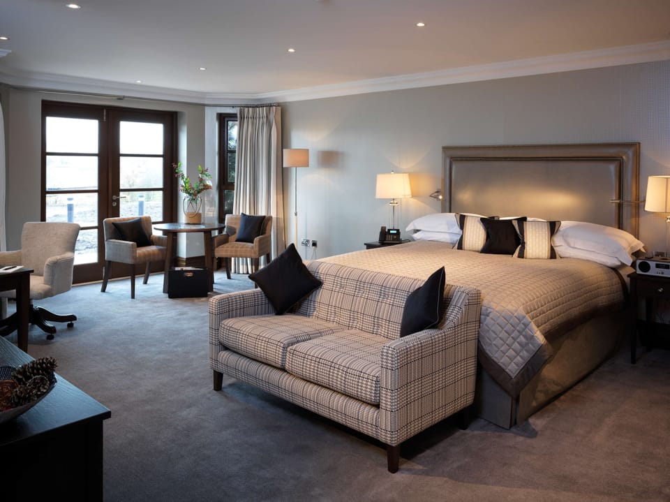 Superior Suite | Hypo-allergenic bedding, minibar, in-room safe, individually decorated