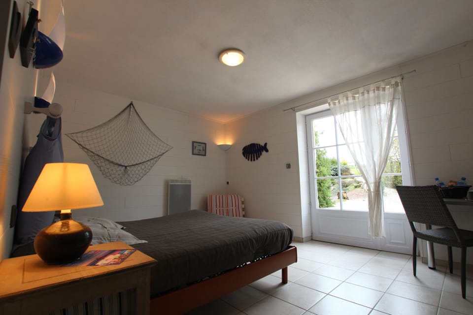 Room (Mer) | Individually decorated, individually furnished, soundproofing