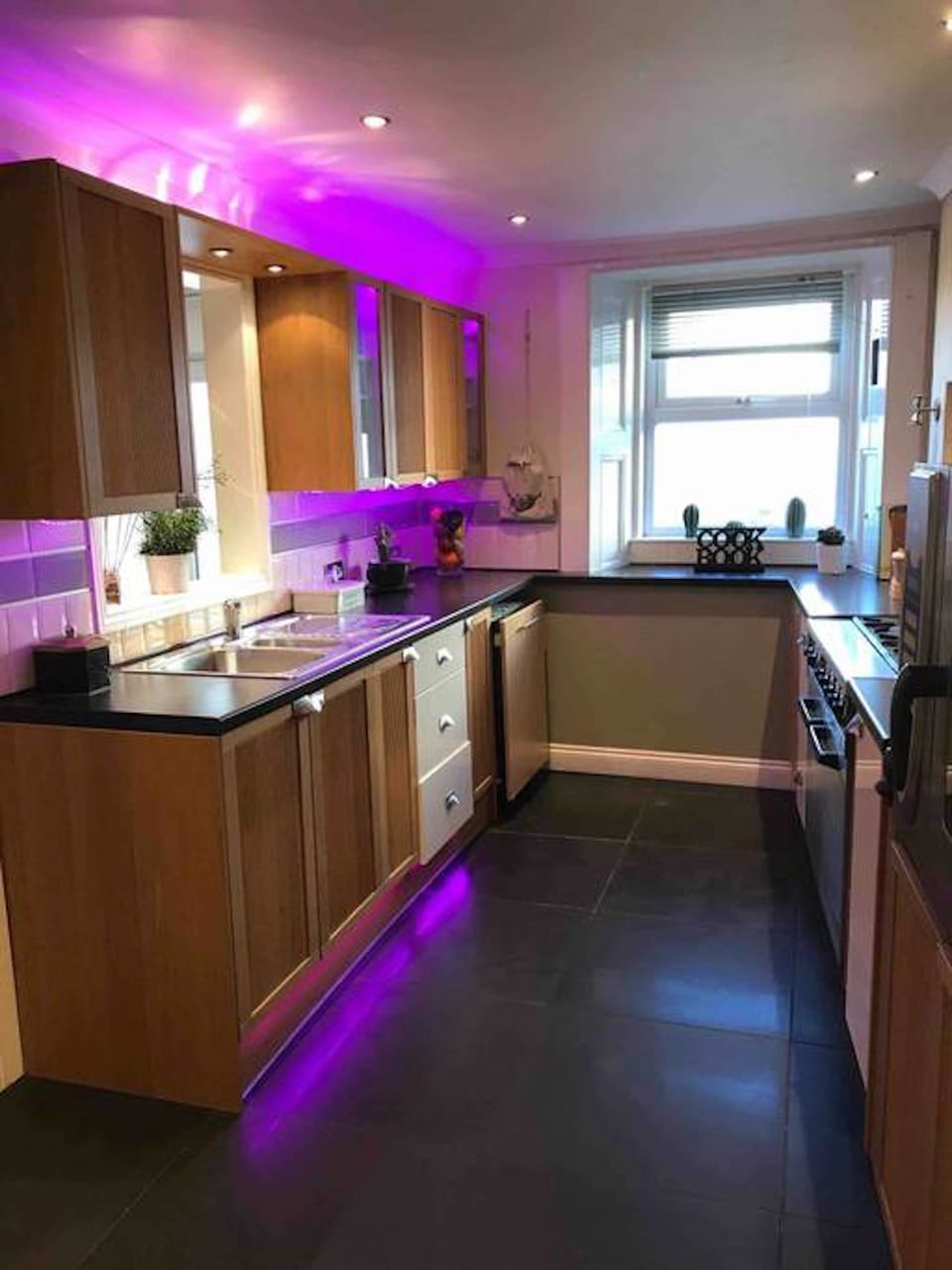 7 Bedroom House | Private kitchen | Fridge, microwave, toaster, dining tables