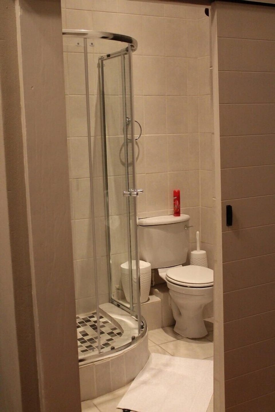 Comfort Double Room, 1 Double Bed | Bathroom | Shower, towels