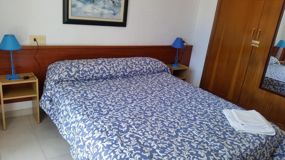 In-room safe, iron/ironing board, bed sheets