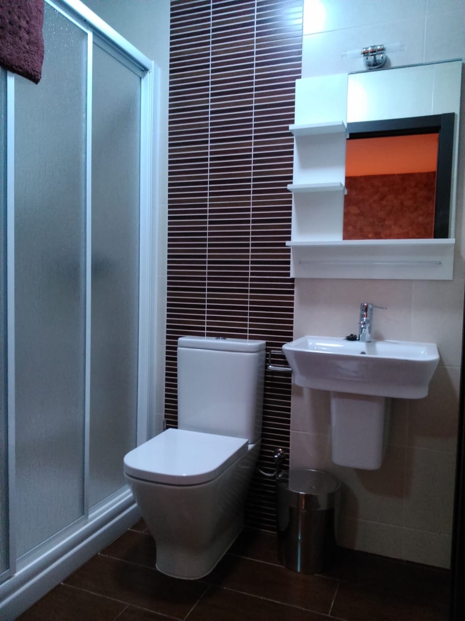 Basic Double Room, 2 Twin Beds | Bathroom | Shower, free toiletries, towels