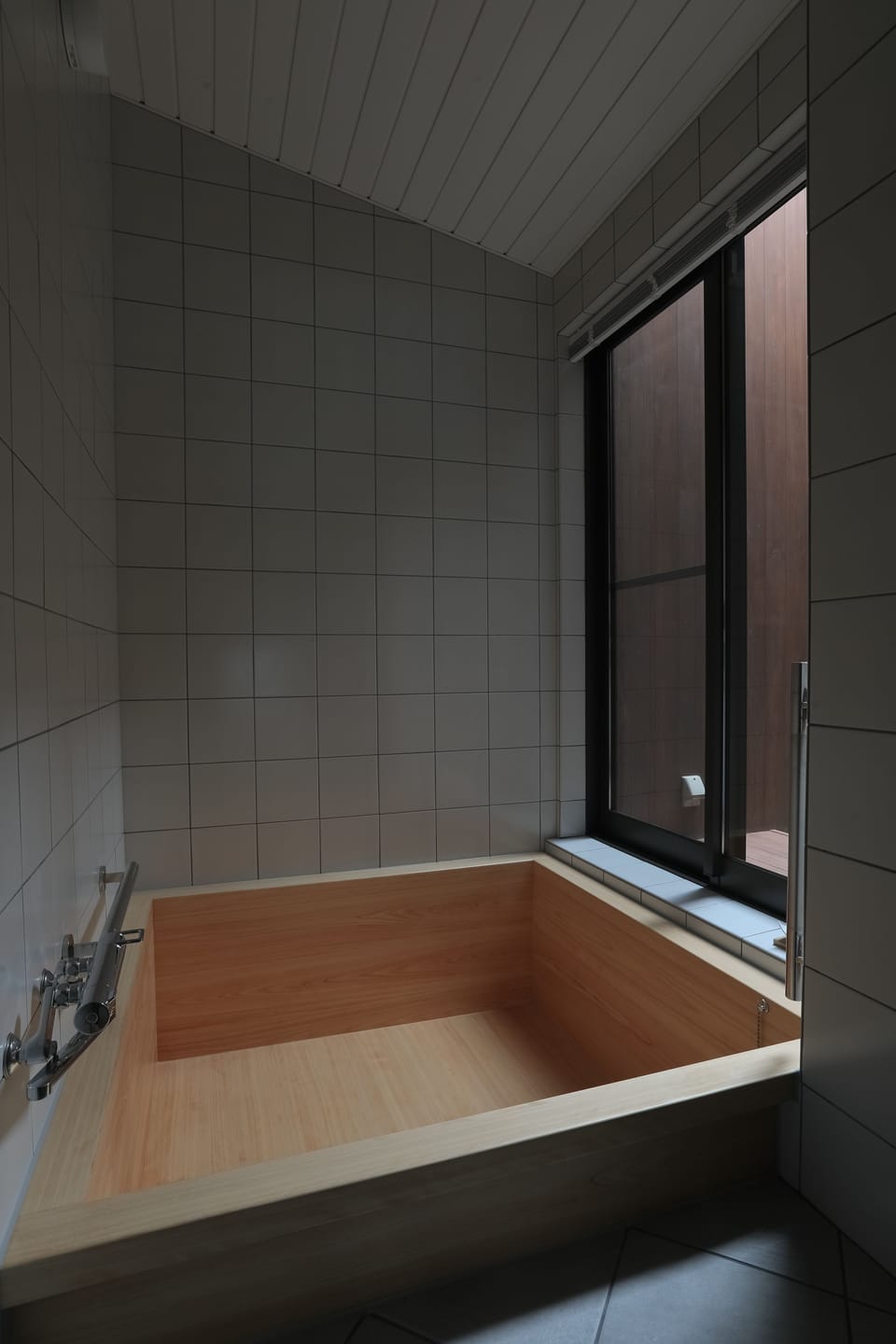 Private Vacation Home | Deep soaking bathtub
