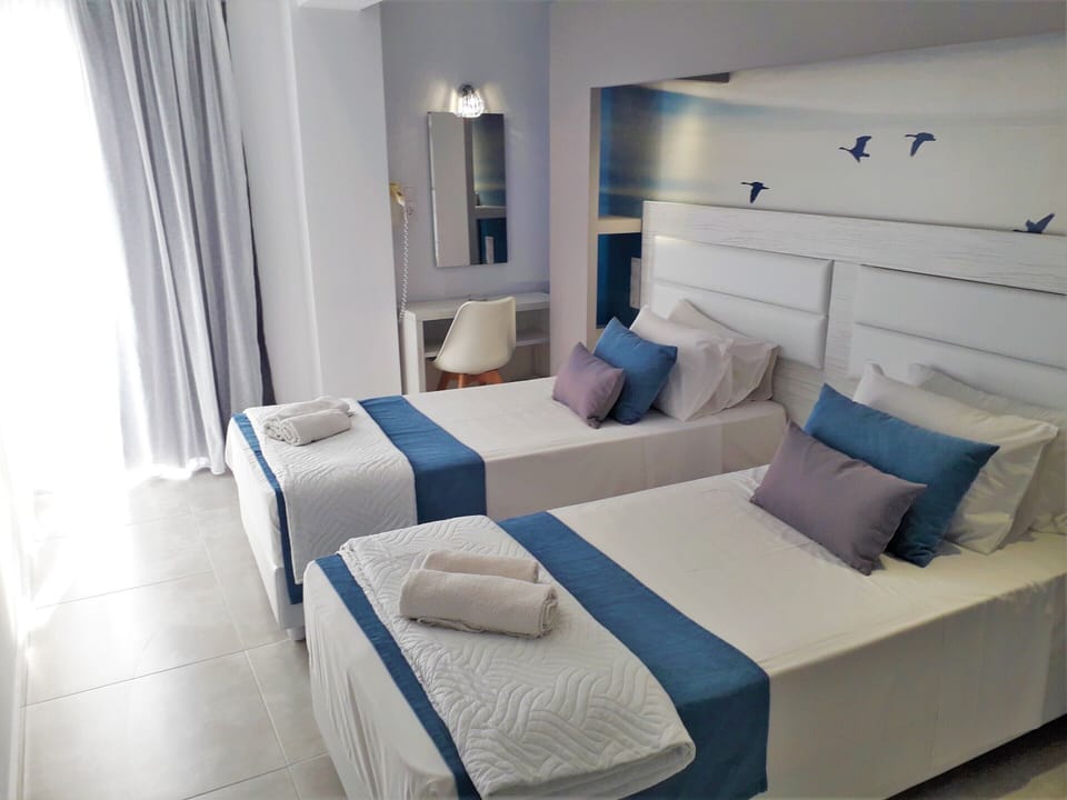 Iron/ironing board, bed sheets
