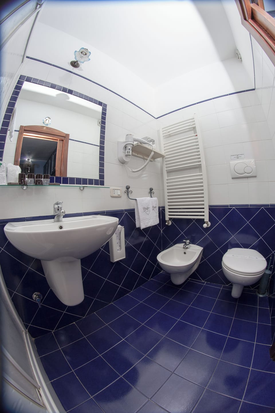 Economy Double Room | Bathroom | Shower, hair dryer, slippers, bidet