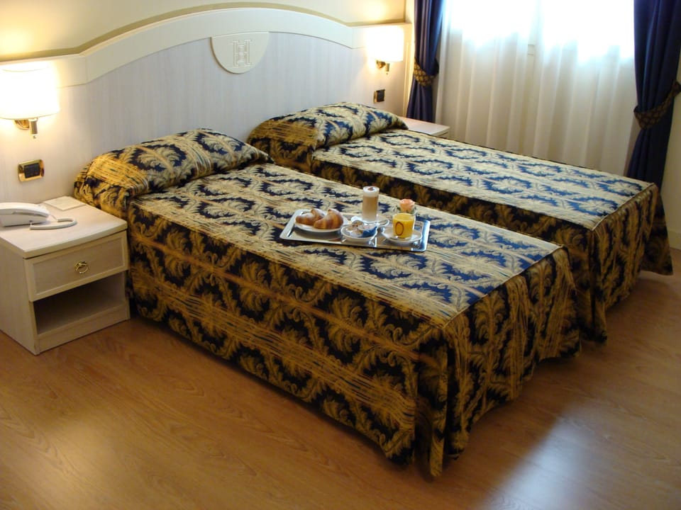 Minibar, desk, soundproofing, cribs (surcharge)