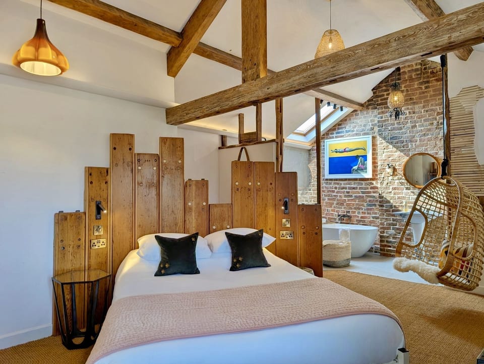 Suite, Ensuite | Egyptian cotton sheets, individually decorated, individually furnished