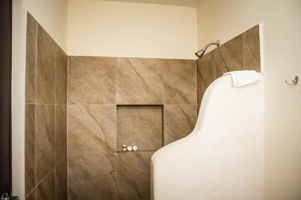 Shower, rainfall showerhead, free toiletries, hair dryer