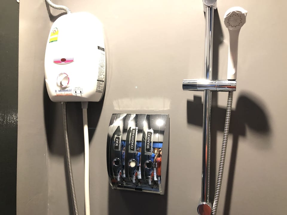 Shower, rainfall showerhead, free toiletries, hair dryer