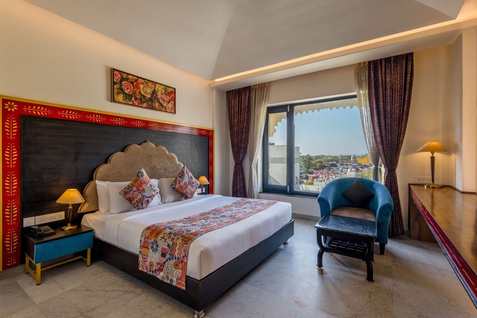 Super Premier Room | 1 bedroom, desk, laptop workspace, blackout drapes