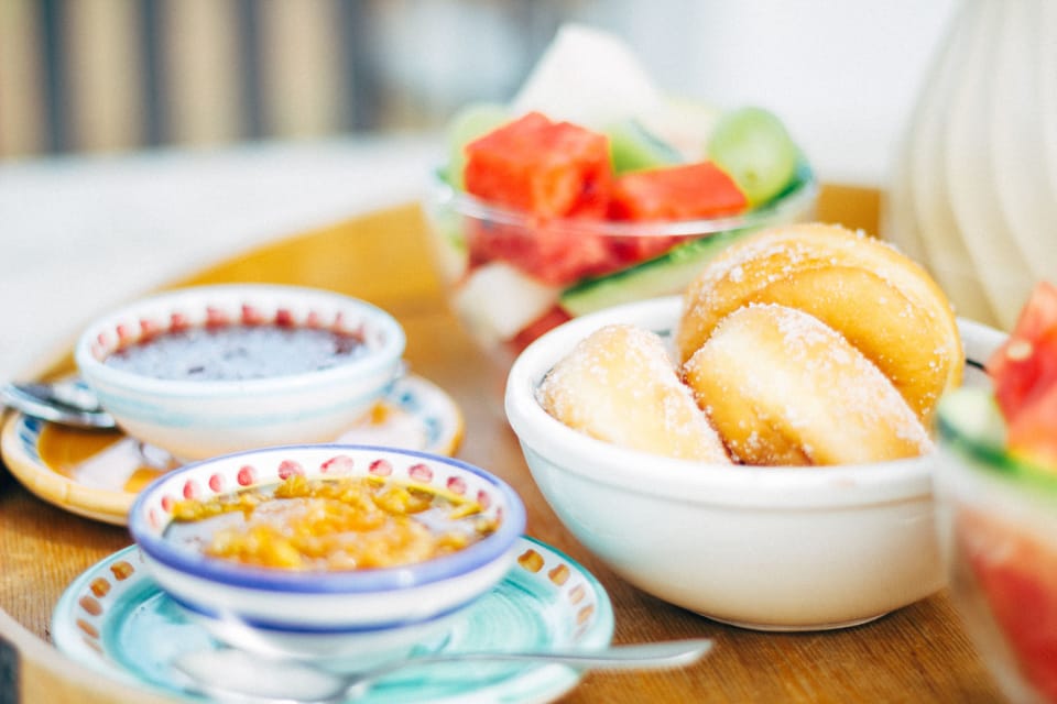 Free local cuisine breakfast