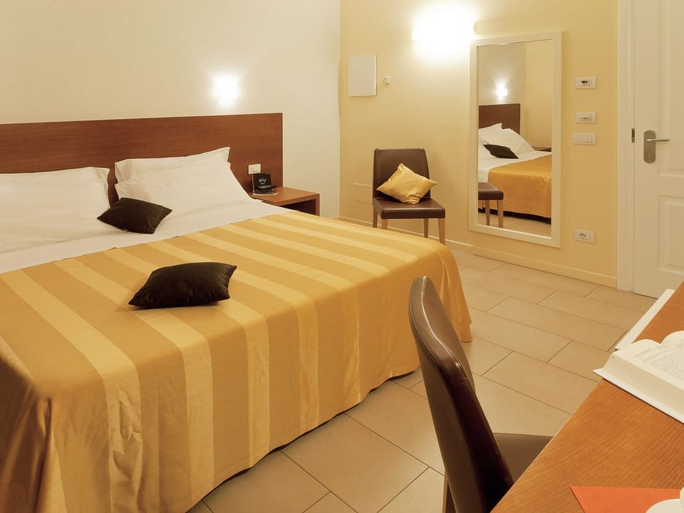 Select Comfort beds, minibar, desk, soundproofing