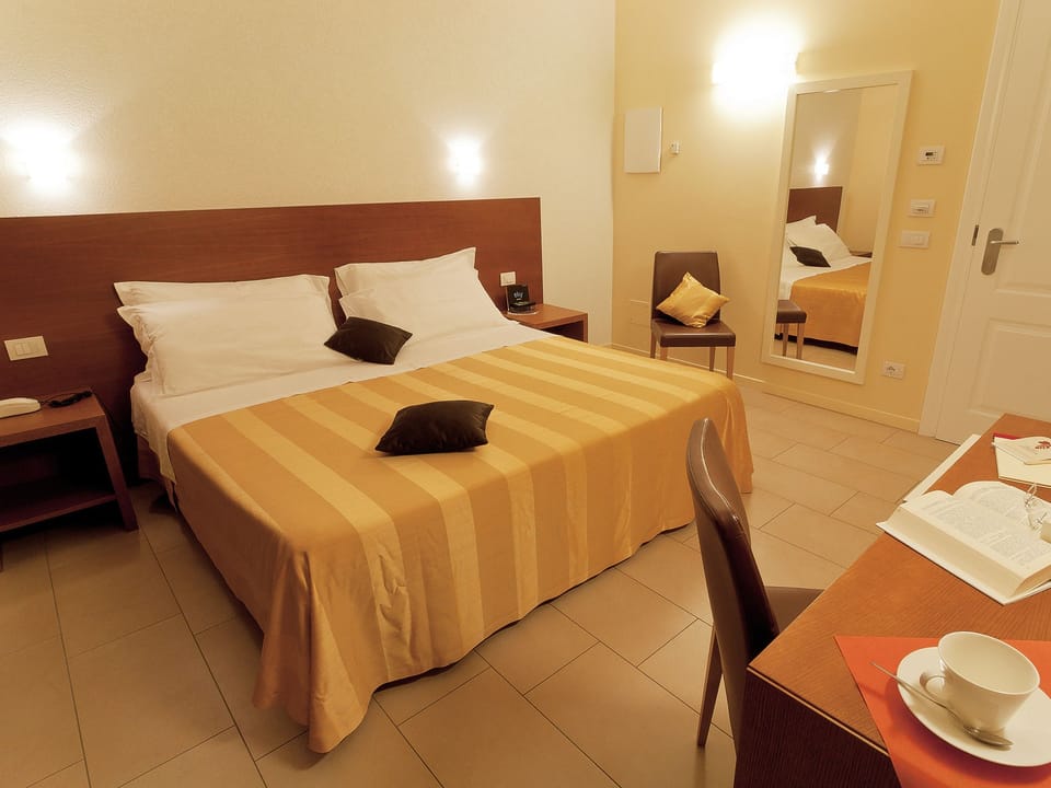 Select Comfort beds, minibar, desk, soundproofing