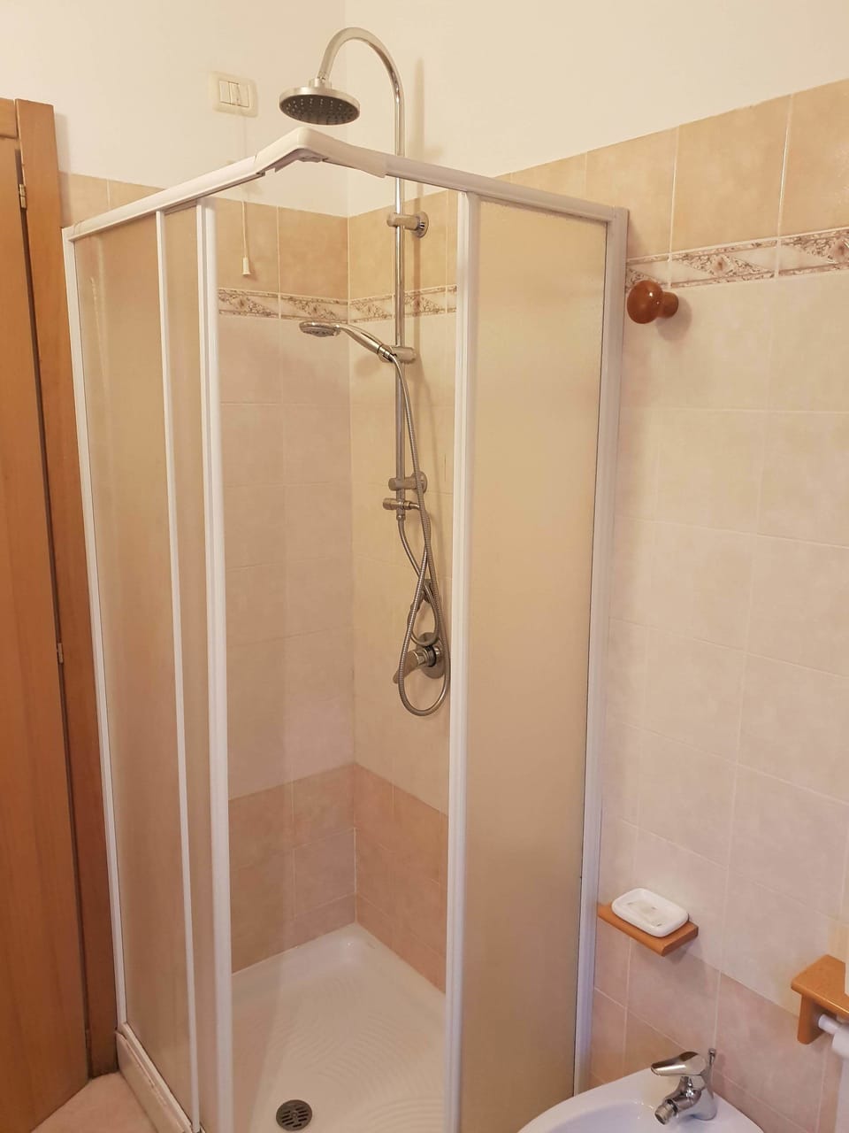 Classic Quadruple Room, Mountain View | Bathroom shower