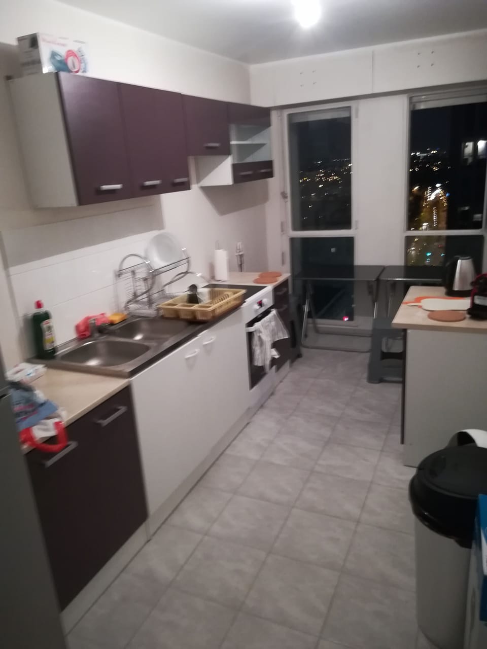Shared fridge, microwave, stovetop, coffee/tea maker