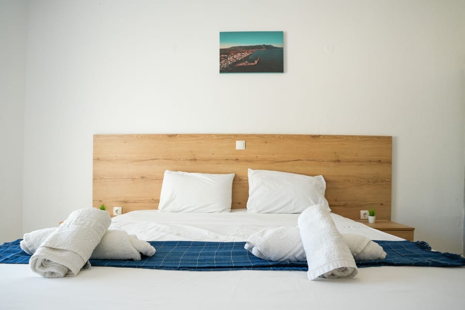 Basic Room | Desk, laptop workspace, iron/ironing board, free WiFi