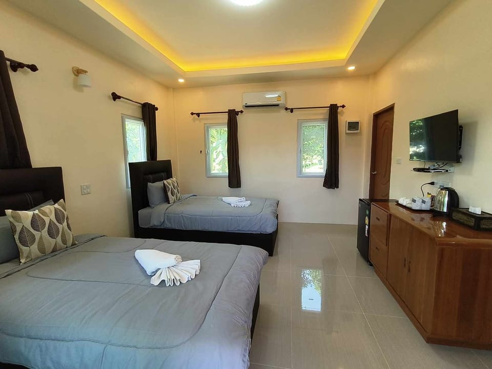 Deluxe Twin Room, 2 Twin Beds, Non Smoking, Sea View | Blackout drapes, soundproofing, free WiFi, bed sheets