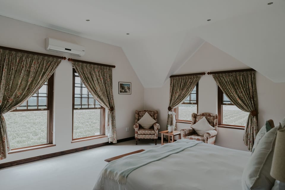 Luxury Room | Premium bedding, down comforters, pillowtop beds, in-room safe
