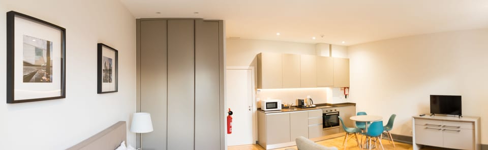 Studio, Garden View (6) | Private kitchen | Espresso maker, coffee/tea maker, electric kettle