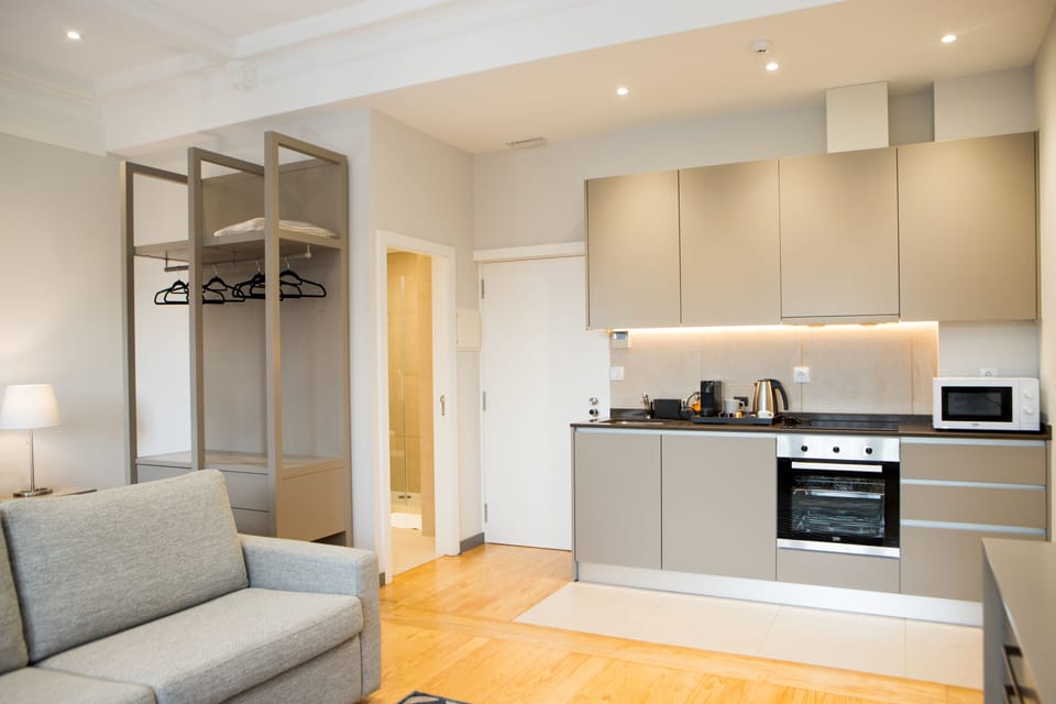 Studio, Courtyard View (4) | Private kitchen | Espresso maker, coffee/tea maker, electric kettle
