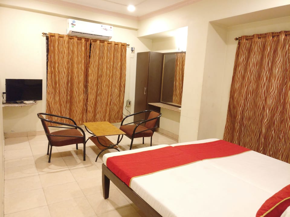 Memory foam beds, individually decorated, individually furnished, desk