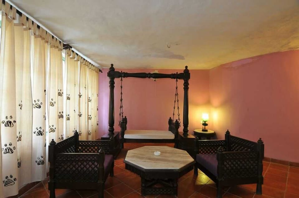 Studio Suite | 1 bedroom, desk, WiFi (free), bed sheets