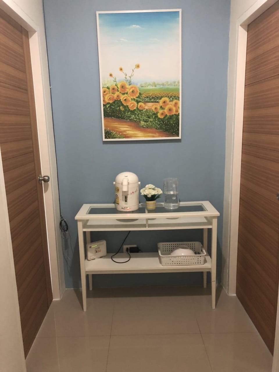 Blackout drapes, free WiFi, bed sheets