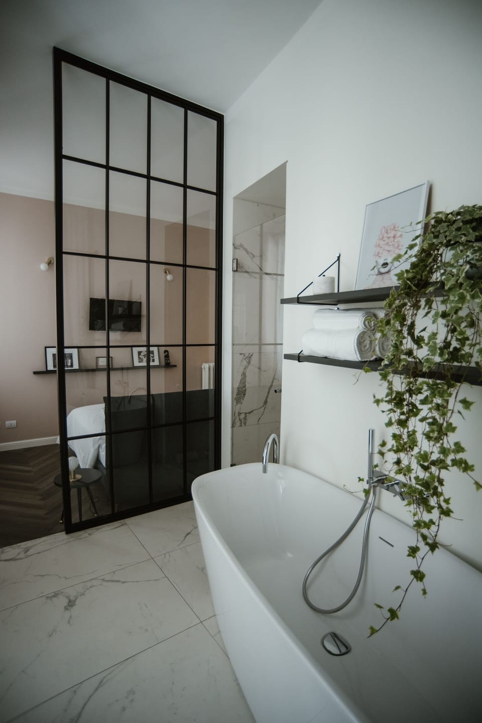 Double Room (Suite 2) | Bathroom | Shower, free toiletries, hair dryer, bidet