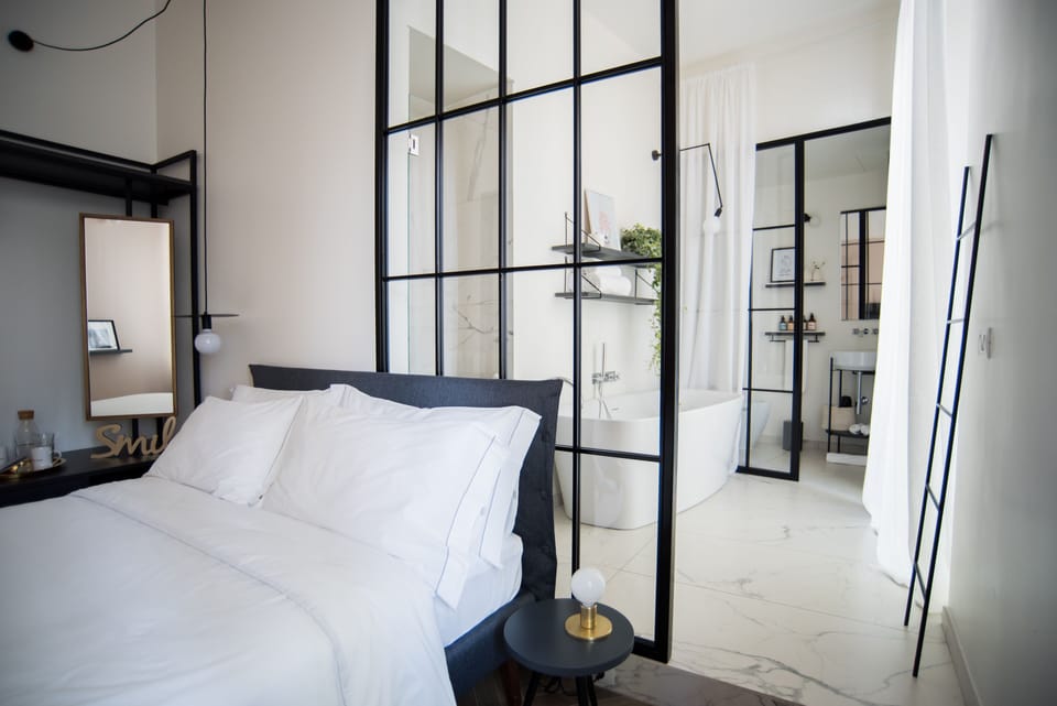 Double Room (Suite 2) | Individually decorated, individually furnished, iron/ironing board
