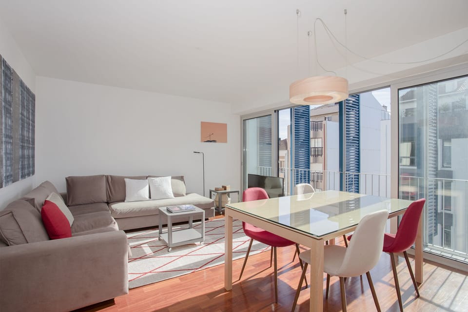 City Apartment, 2 Bedrooms, Balcony | Living room | Flat-screen TV