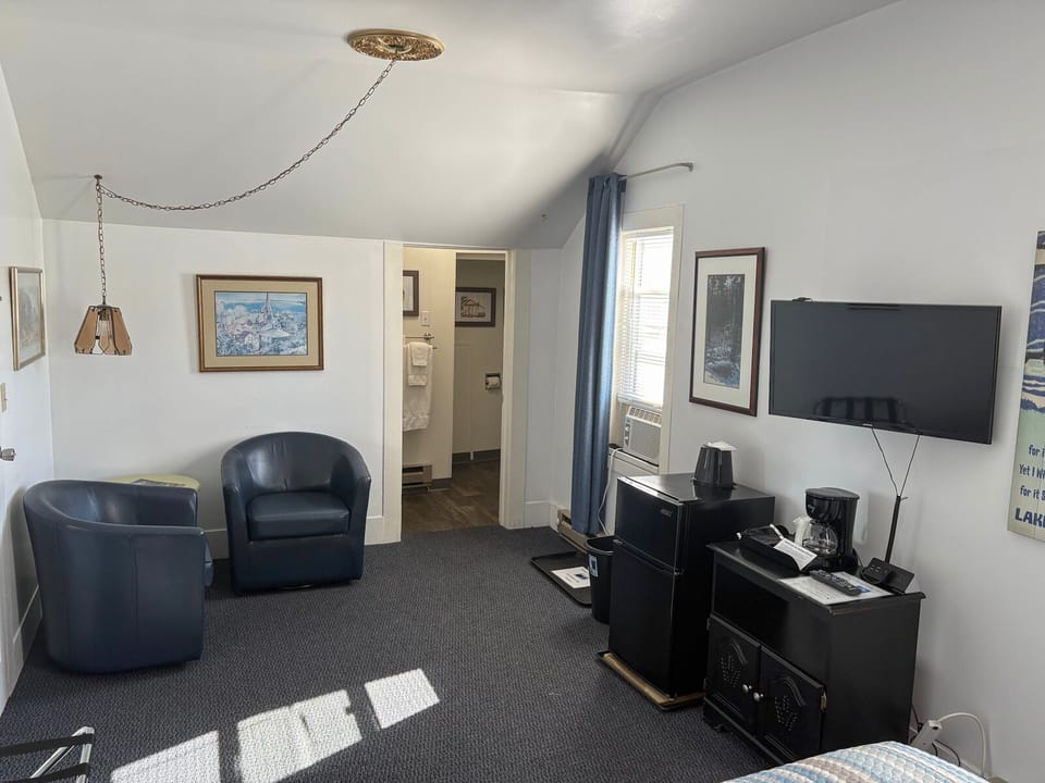 Economy Double Room, Ensuite (1st & 2nd Floor, Non-ADA)