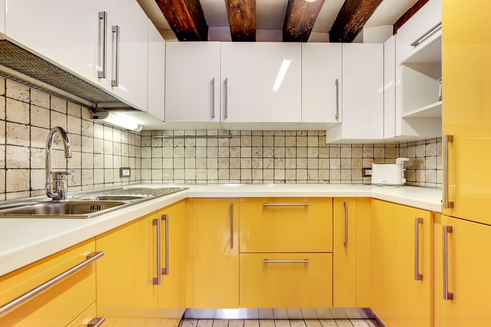 Apartment, 2 Bedrooms | Private kitchen | Fridge, microwave, oven, stovetop