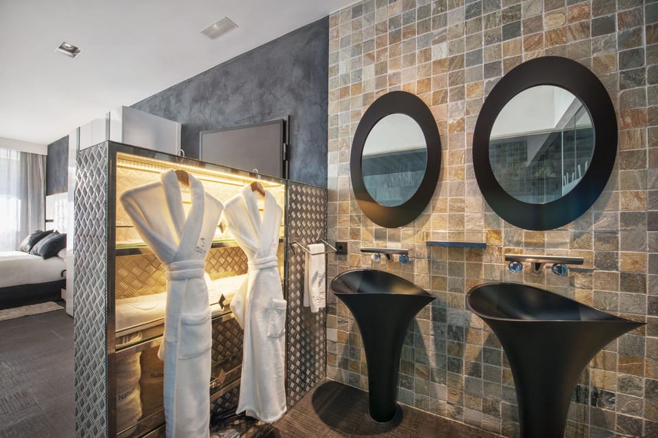 Combined shower/tub, free toiletries, hair dryer, bathrobes