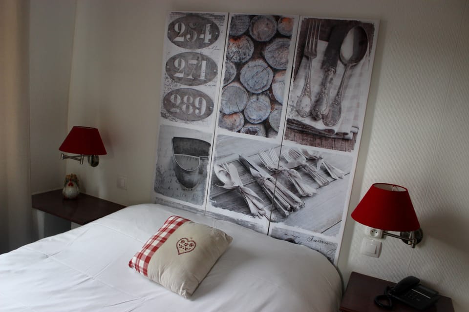 Double or Twin Room | Desk, cribs (free), WiFi (free)