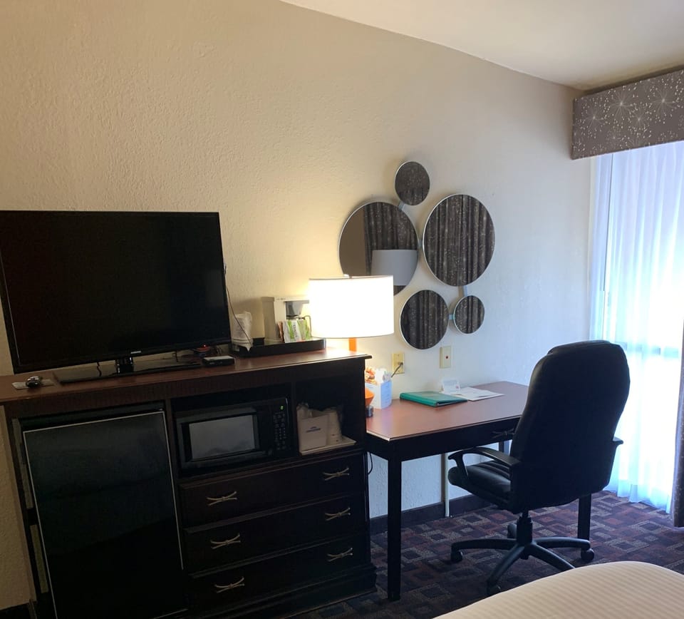 Premium bedding, in-room safe, blackout drapes, iron/ironing board