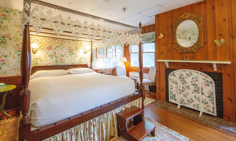 Premium Suite, 1 King Bed (Water View) | Premium bedding, individually furnished, laptop workspace