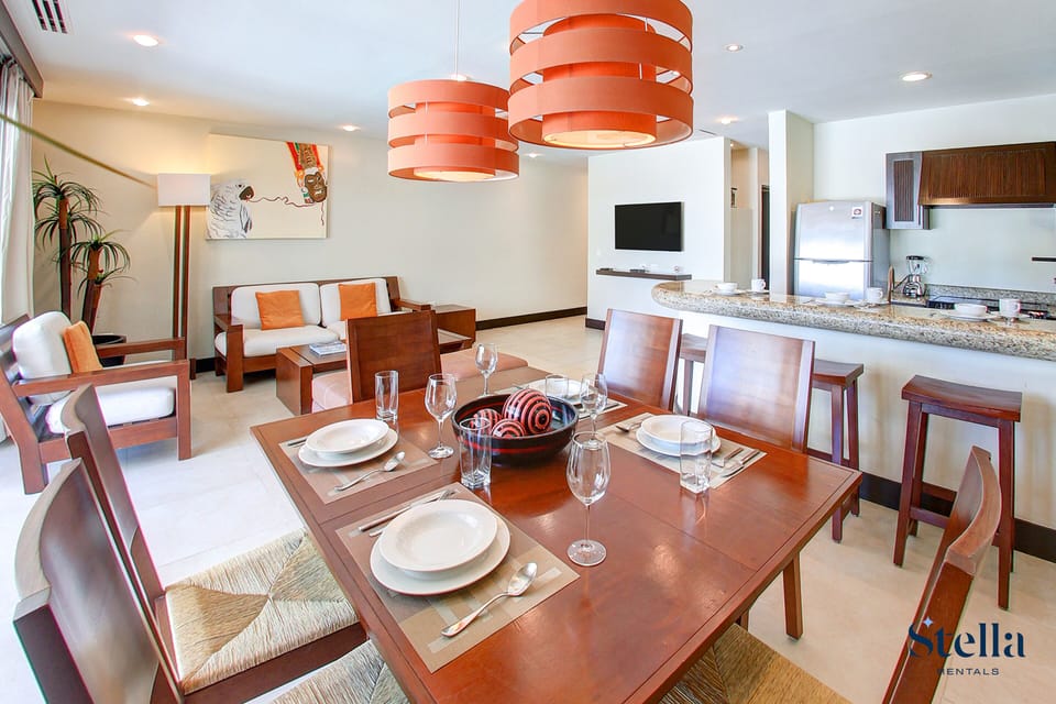 Deluxe Apartment, Kitchen, Pool View | Dining room