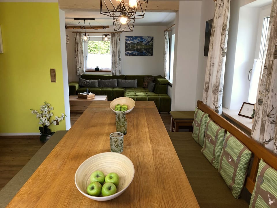 House, 5 Bedrooms, Non Smoking, Mountain View (incl. EUR 110 cleaning fee) | In-room dining
