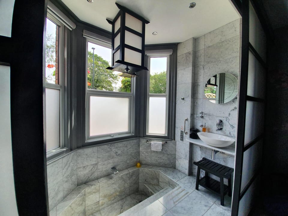 Deluxe Double Room, Ensuite (Samurai) | Bathroom | Towels