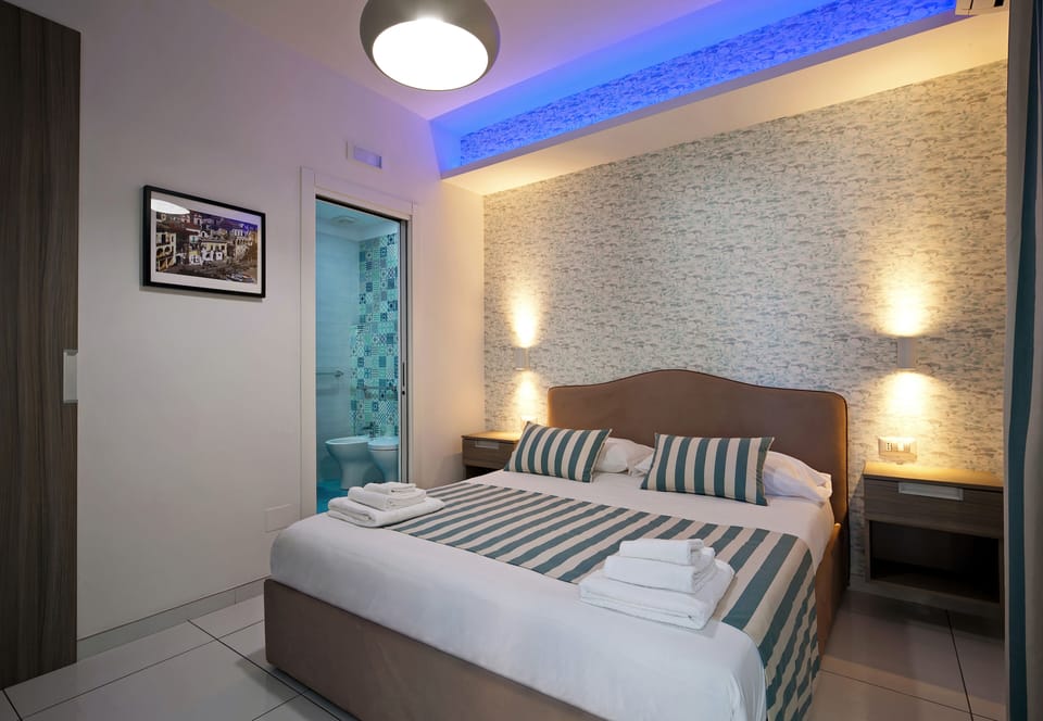 Standard Double Room, 1 Queen Bed, Non Smoking | Hypo-allergenic bedding, minibar, in-room safe, individually decorated