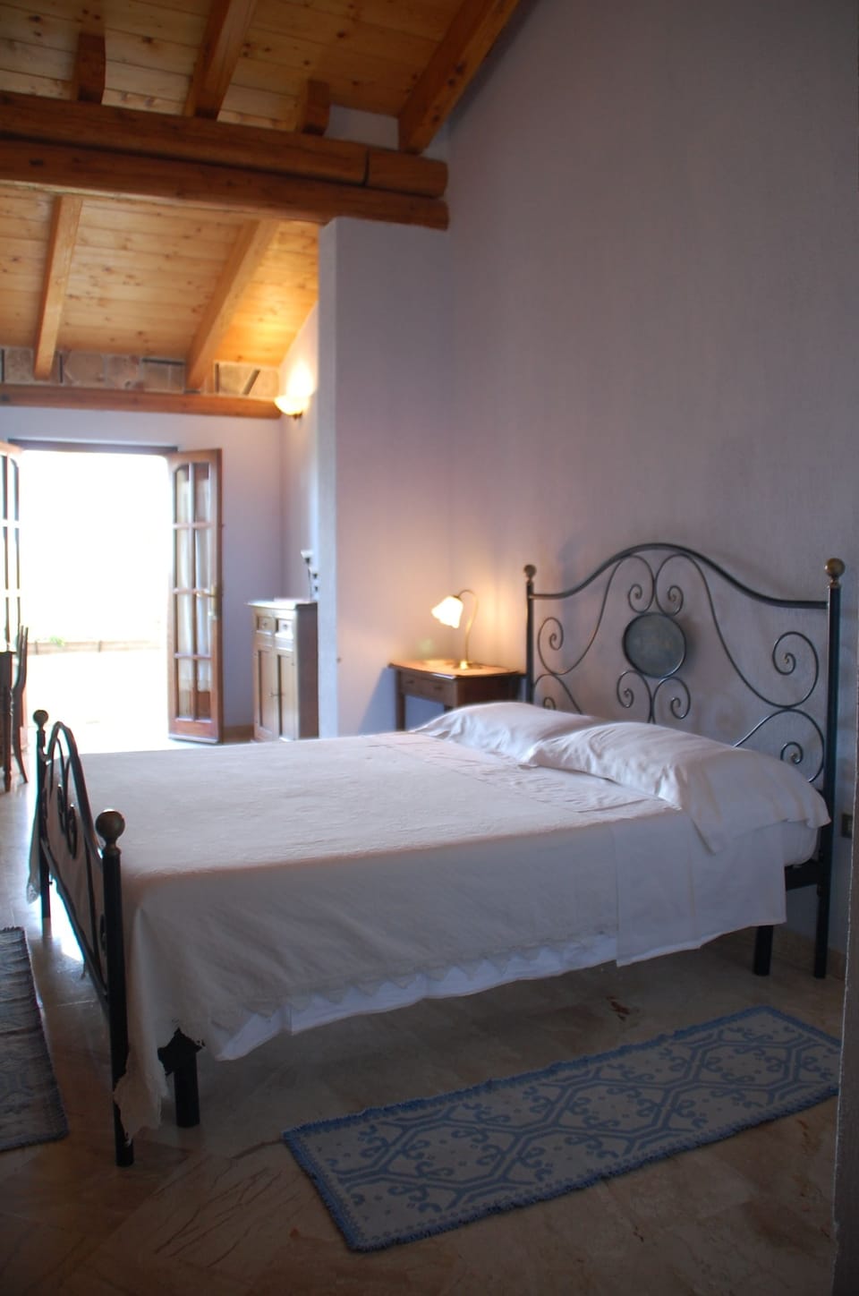 Double Room, 1 Queen Bed, Non Smoking | Cribs/infant beds, free WiFi, bed sheets