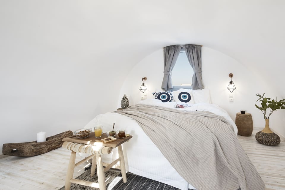 Deluxe Loft, Sea View | In-room safe, individually decorated, individually furnished, desk