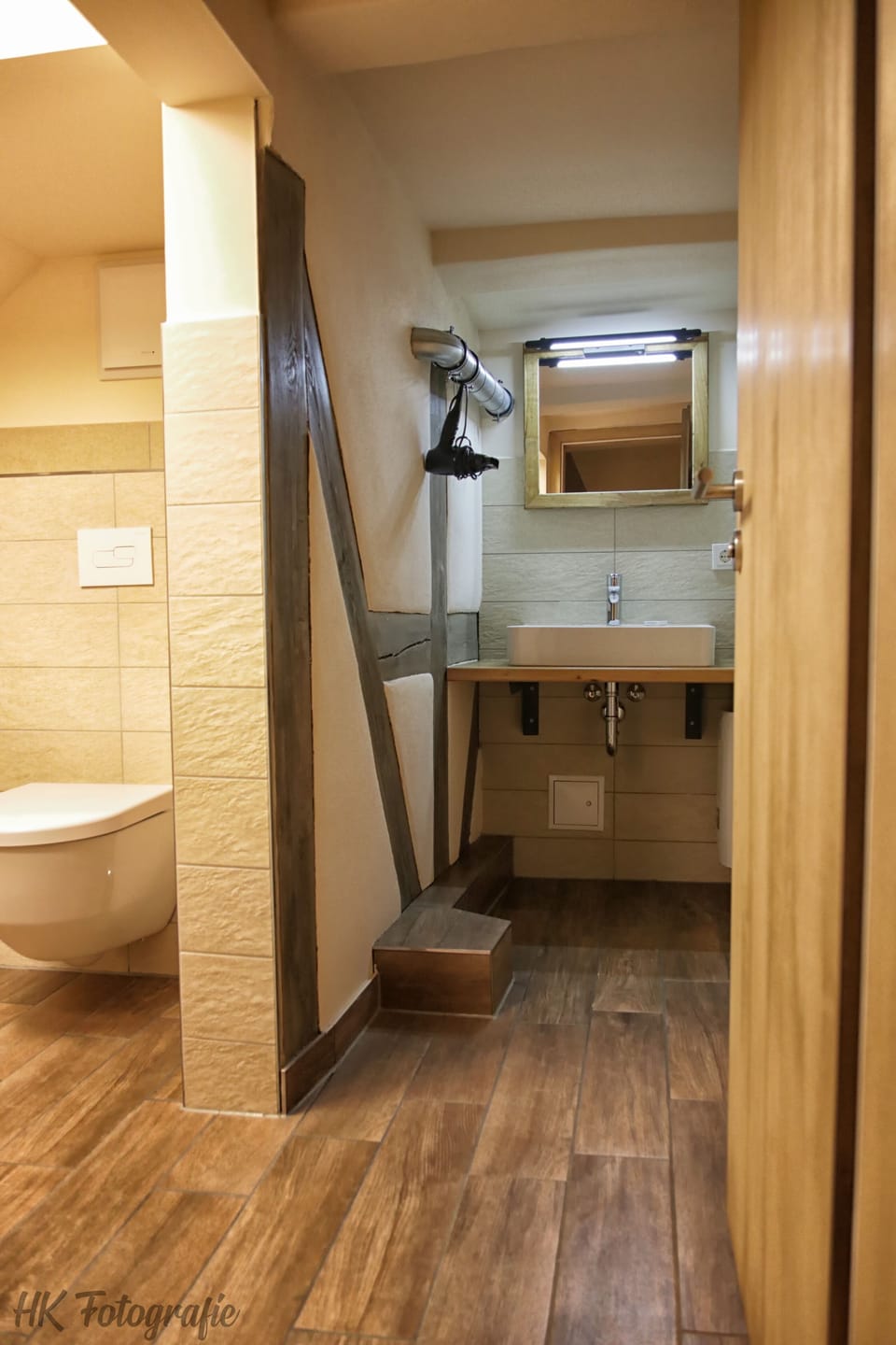 Comfort Double Room (Äthiopien) | Bathroom | Shower, hair dryer, towels