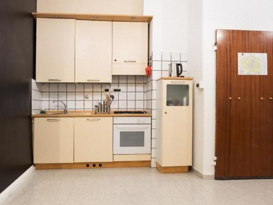Apartment, 1 Queen Bed with Sofa bed, Non Smoking | Private kitchenette | Fridge, stovetop, coffee/tea maker, electric kettle