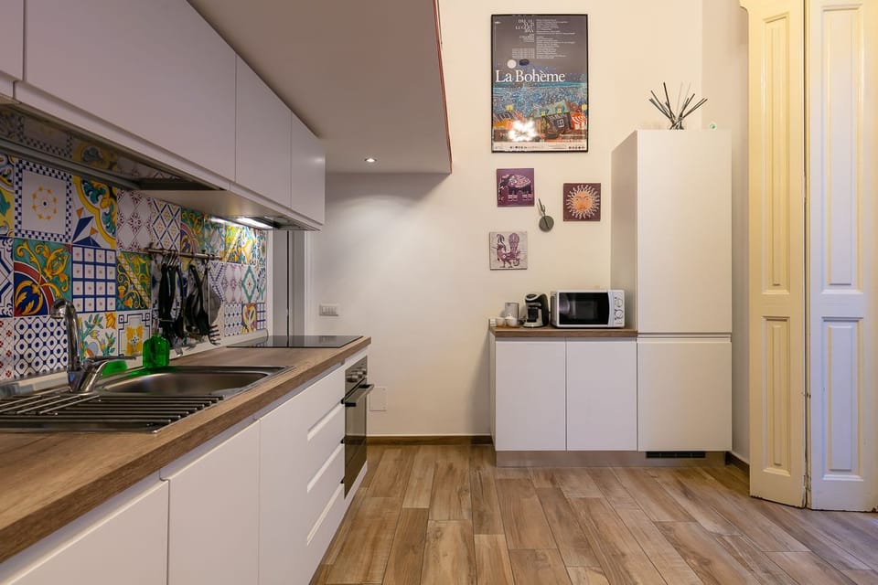 City Apartment, 1 Bedroom | Private kitchen | Full-size fridge, microwave, oven, stovetop