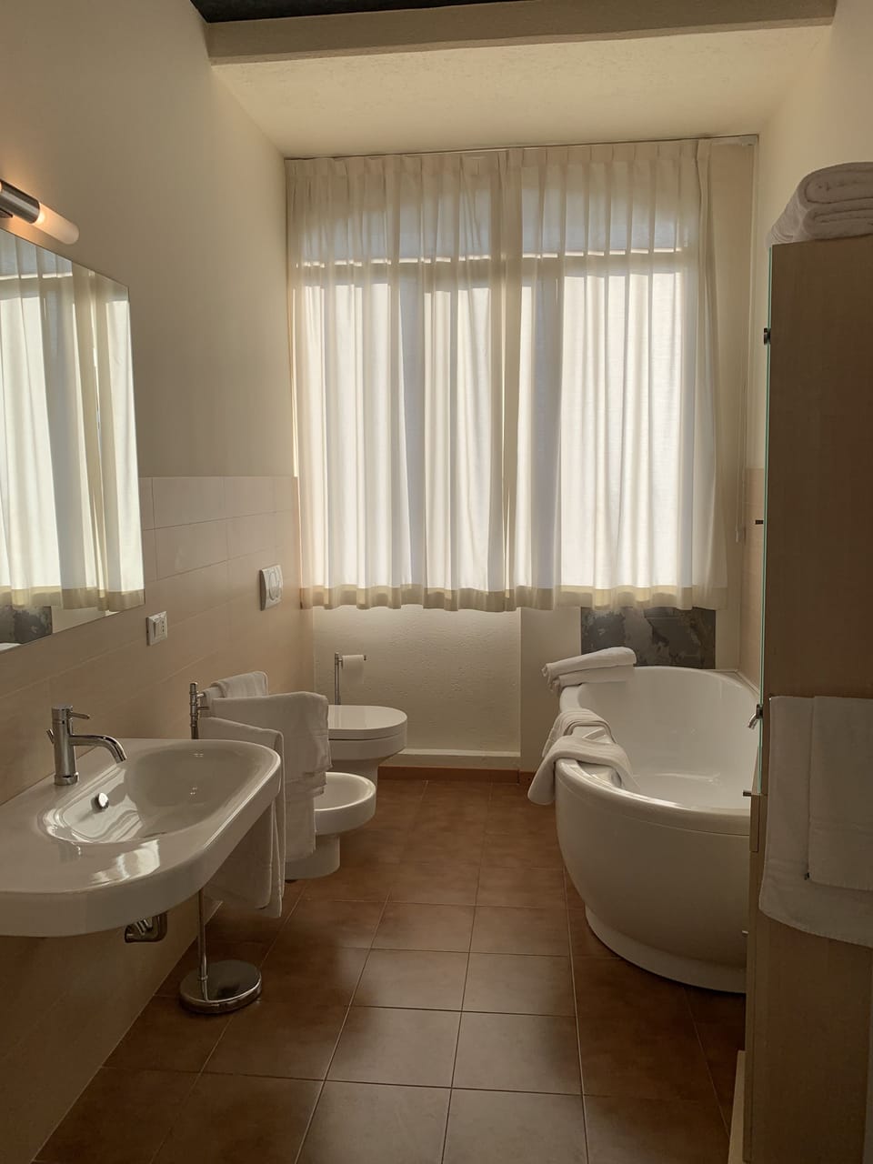 Superior Room | Bathroom | Deep soaking tub, rainfall showerhead, free toiletries, hair dryer
